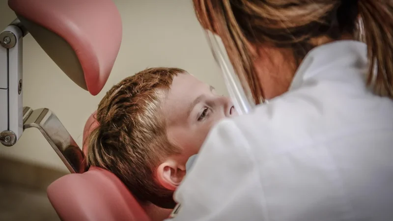 Kto więcej zarabia lekarz czy dentystą